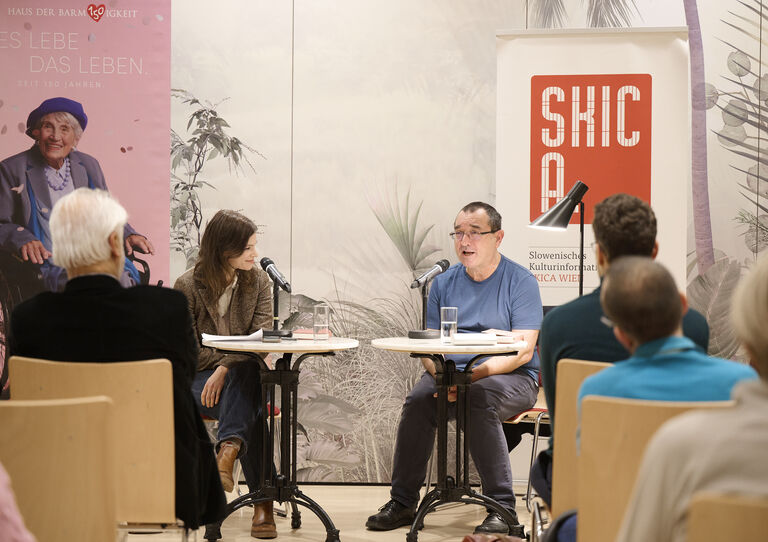 Bachmann-Preisträgerin Ana Marwan im Gespräch mit Übersetzer Erwin Köstler Bachmann-Preisträgerin Ana Marwan im Gespräch mit Übersetzer Erwin Köstler