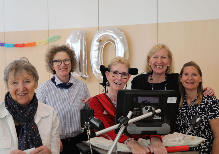 Katarina Posch feierte am 18. Mai gemeinsam mit ihrer Familie und Bekannten 10-jähriges Jubiläum im Pflegekrankenhaus Seeböckgasse. Katarina Posch feierte am 18. Mai gemeinsam mit ihrer Familie und Bekannten 10-jähriges Jubiläum im Pflegekrankenhaus Seeböckgasse.