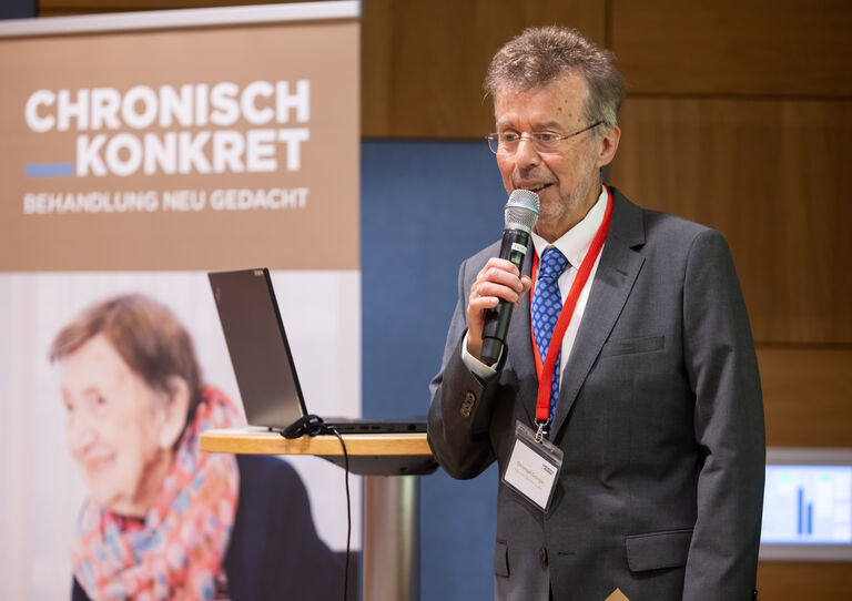 Begrüßung durch Institutsdirektor Christoph Gisinger Begrüßung durch Institutsdirektor Christoph Gisinger