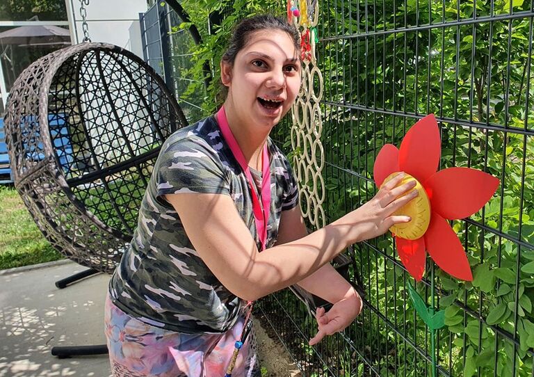 Kundin Gordana mit der sprechenden Blume.