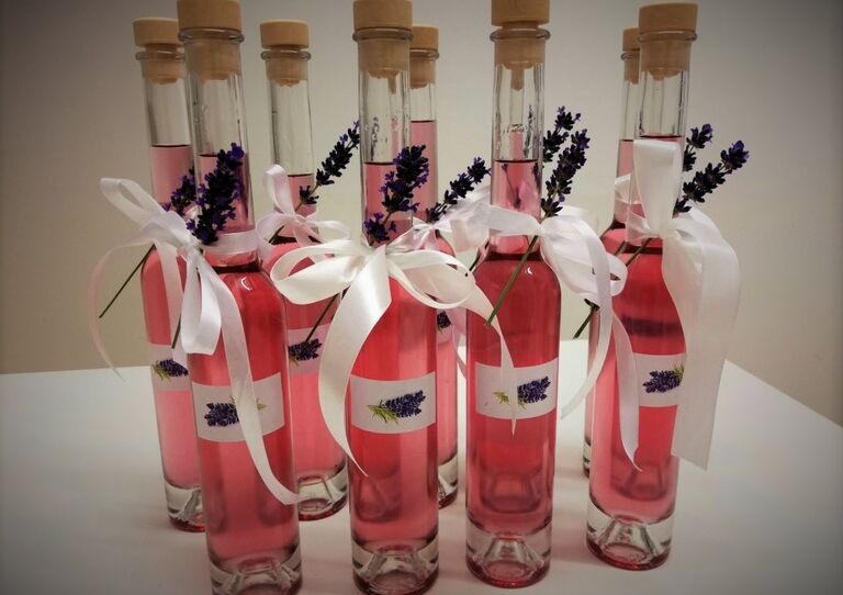 Der selbstgemachte Lavendelsirup aus dem Stephansheim.
