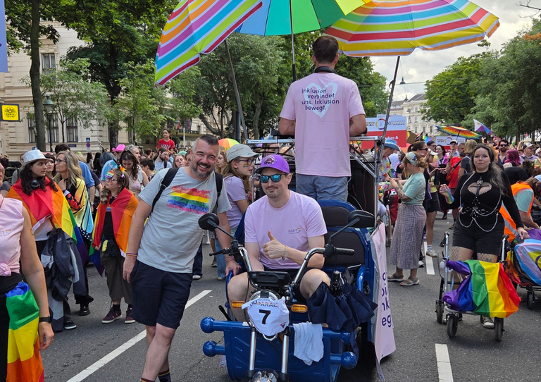 HABIT – Haus der Barmherzigkeit Inklusionsteam bei der Wiener Regenbogenparade am 13. Juni 2026 HABIT – Haus der Barmherzigkeit Inklusionsteam bei der Wiener Regenbogenparade am 13. Juni 2026