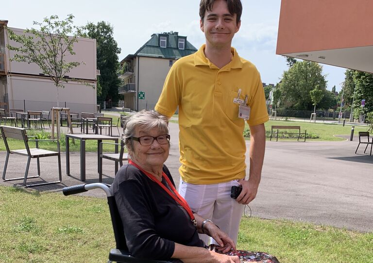 Rollstuhlspende Helnwein