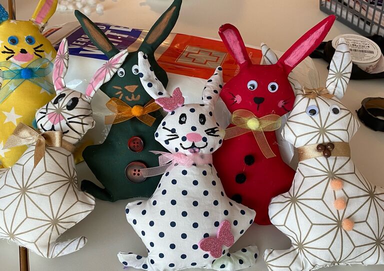 Aufnahme von selbst genähten Osterpuppen