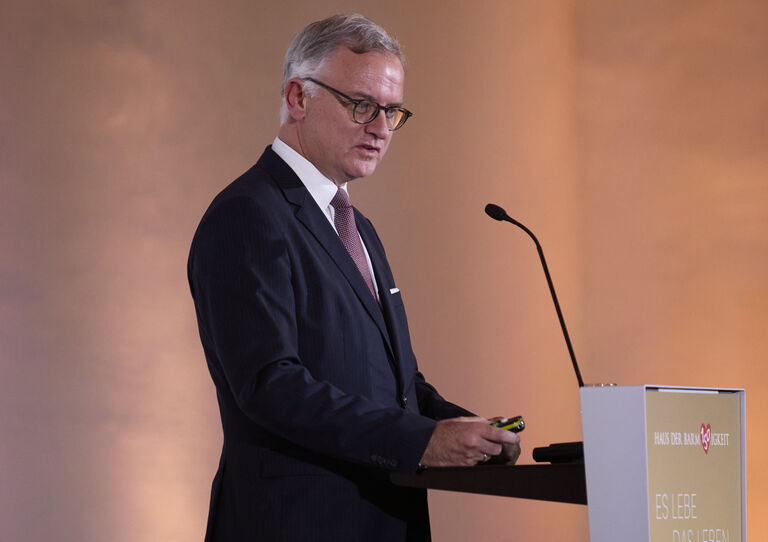 Rektor der Medizinischen Universität Wien Markus Müller bei seiner Festrede "Barmherzigkeit und Wissenschaft" Rektor der Medizinischen Universität Wien Markus Müller bei seiner Festrede "Barmherzigkeit und Wissenschaft"