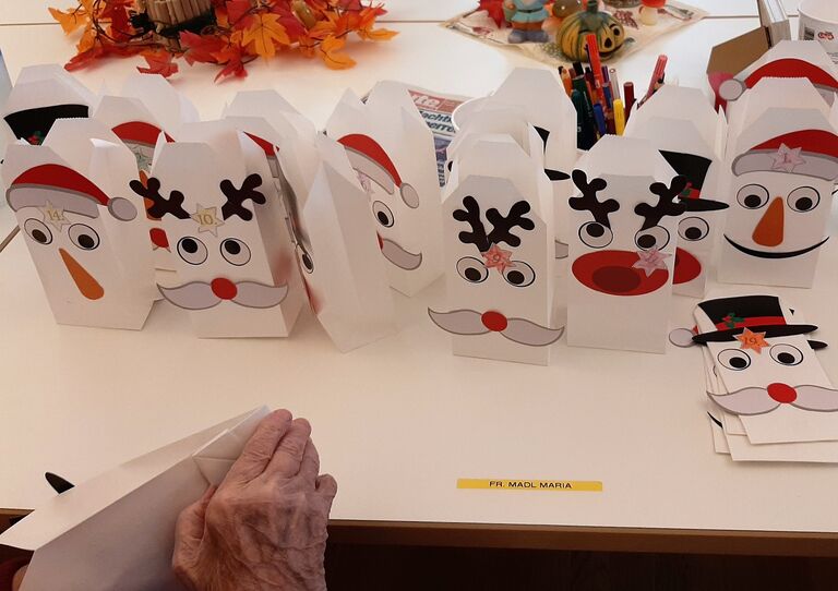 Teile des fertigen Adventkalenders.