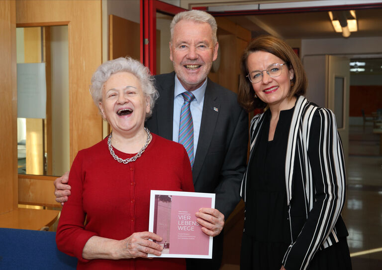 Stadtheim feiert Dachgleiche