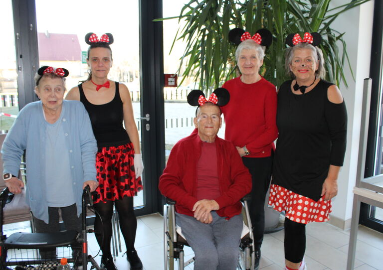 Närrische Tradition: Fasching in unseren Häusern