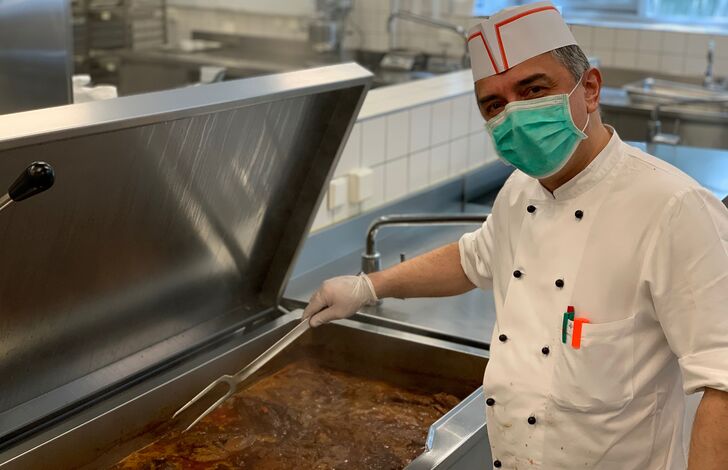 SANA Mitarbeiter in der Küche