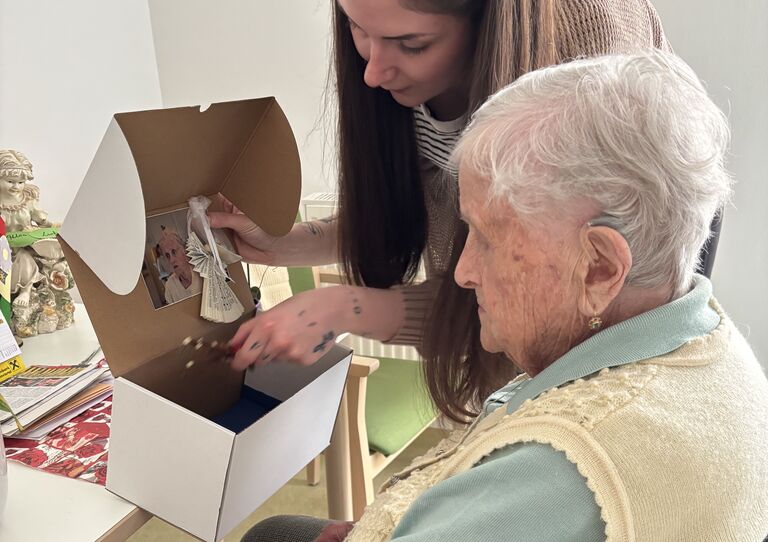 "Vergissmeinnicht"-Erinnerungskisten im Urbanusheim "Vergissmeinnicht"-Erinnerungskisten im Urbanusheim