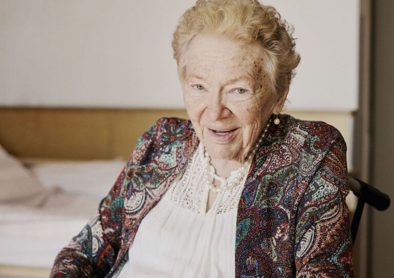 Gitta ist an Parkinson erkrankt und wohnt seit sieben Jahren in unserem HB Pflegekrankenhaus Tokiostraße Gitta ist an Parkinson erkrankt und wohnt seit sieben Jahren in unserem HB Pflegekrankenhaus Tokiostraße