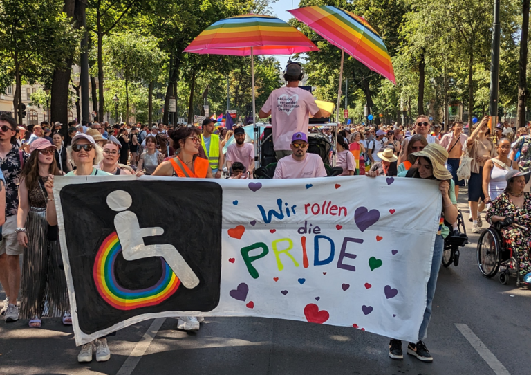 #TeamHABIT bei der Wiener Regenbogenparade 2025 #TeamHABIT bei der Wiener Regenbogenparade 2025