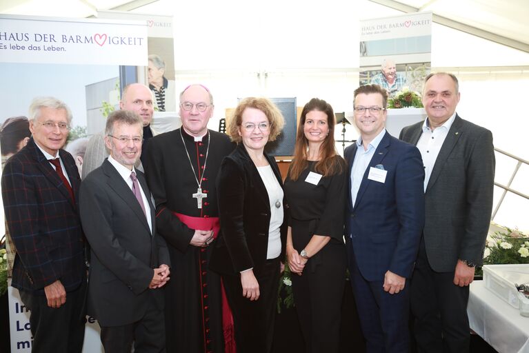Gruppenfoto der Ehrengäste der Jubiläumsfeier 120-Jahre Pflegeheim Clementinum