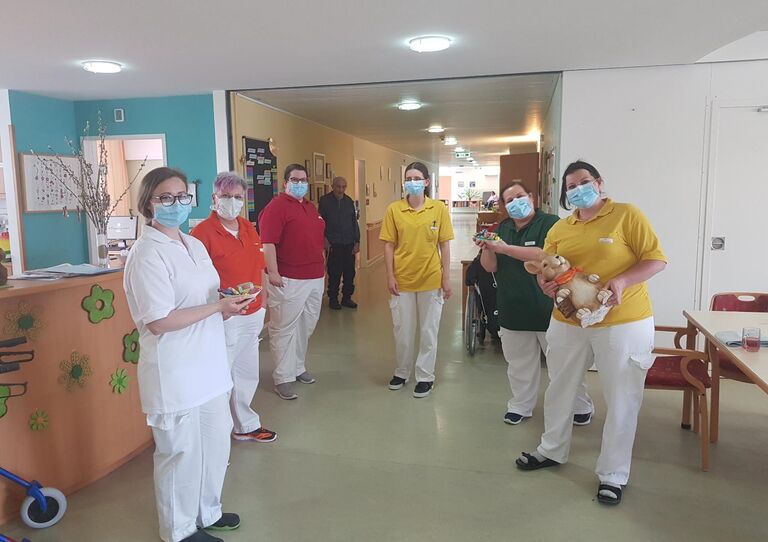 Helfende Hände Gruppenbild