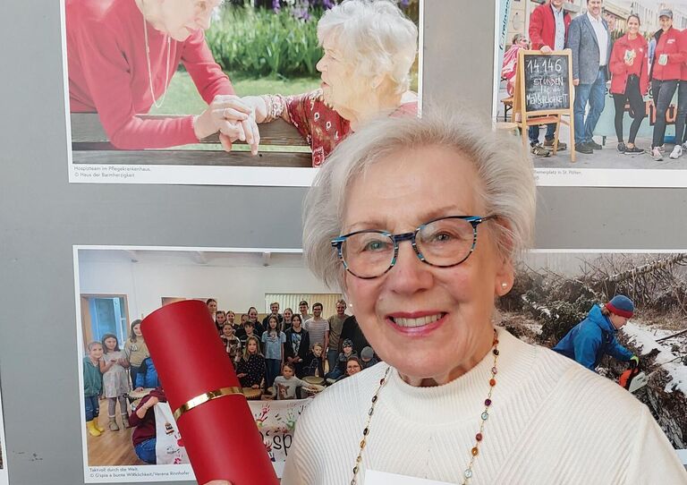 Hermine O. ist ehrenamtliche Mitarbeiterin und engagiert sich im Hospizteam des Pflegekrankenhauses Tokiostraße Hermine O. ist ehrenamtliche Mitarbeiterin und engagiert sich im Hospizteam des Pflegekrankenhauses Tokiostraße