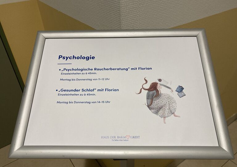 Ein Wegweiser, der zur Psychologischen Beratung führt.