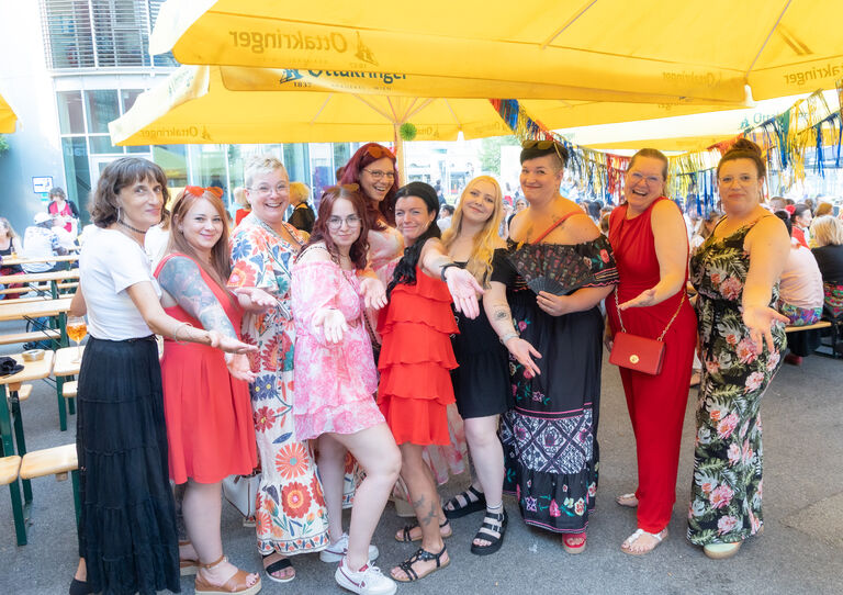 Tanz in den Sommer: Mitarbeiter*innen-Sommerfest 2025 Tanz in den Sommer: Mitarbeiter*innen-Sommerfest 2025