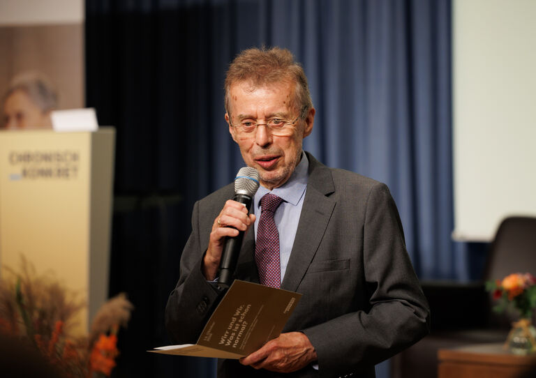 Christoph Gisinger, Institutsdirektor des Haus der Barmherzigkeit, begrüßt die rund 70 Gäste Christoph Gisinger, Institutsdirektor des Haus der Barmherzigkeit, begrüßt die rund 70 Gäste