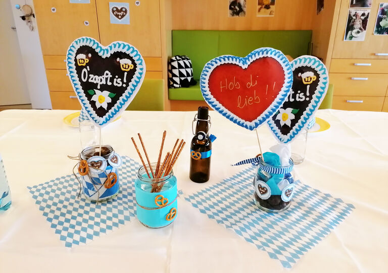 Selbstgebastelte Tischkarten am Oktoberfest im HB Stephansheim im Horn