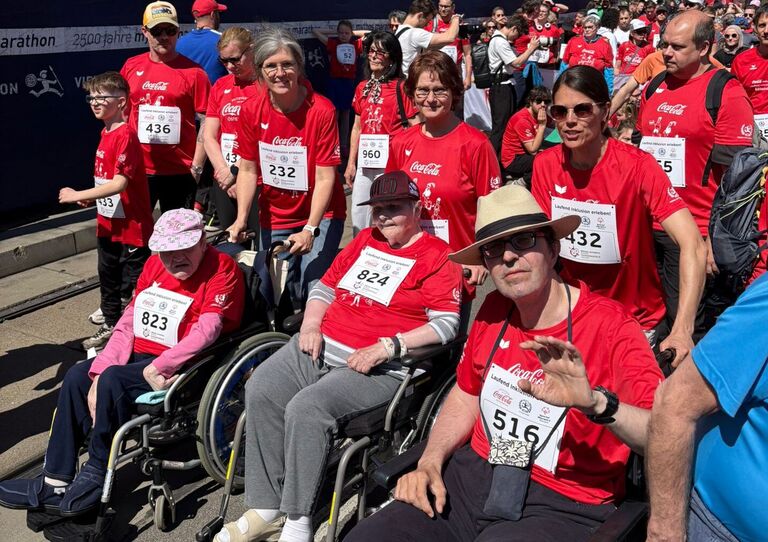 Vienna City Marathon 2026: Kolleg:innen und Bewohner:innen des HB Pflegekrankenhauses Tokiostraße haben beim Coca-Cola Inclusion Run mitgemacht