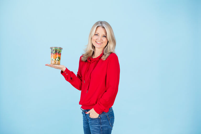 Zusammenarbeit von Sasha Walleczek und HABIT. Sasha Walleczek