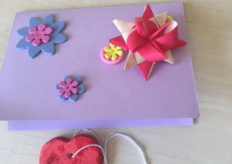 Die fertig dekorierte karte.