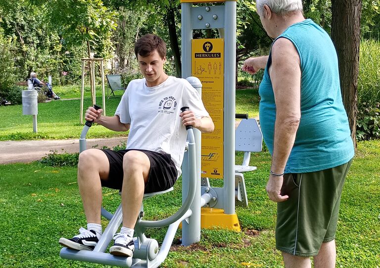 Unsere Teams in den Häusern tragen täglich dazu bei, die Lebensqualität von Bewohner:innen und Mitarbeiter:innen zu stärken Unsere Teams in den Häusern tragen täglich dazu bei, die Lebensqualität von Bewohner:innen und Mitarbeiter:innen zu stärken