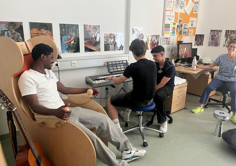 Schüler*innen bei den Wiener Ehrenamtswochen im Haus der Barmherzigkeit, organisiert von WIENXTRA