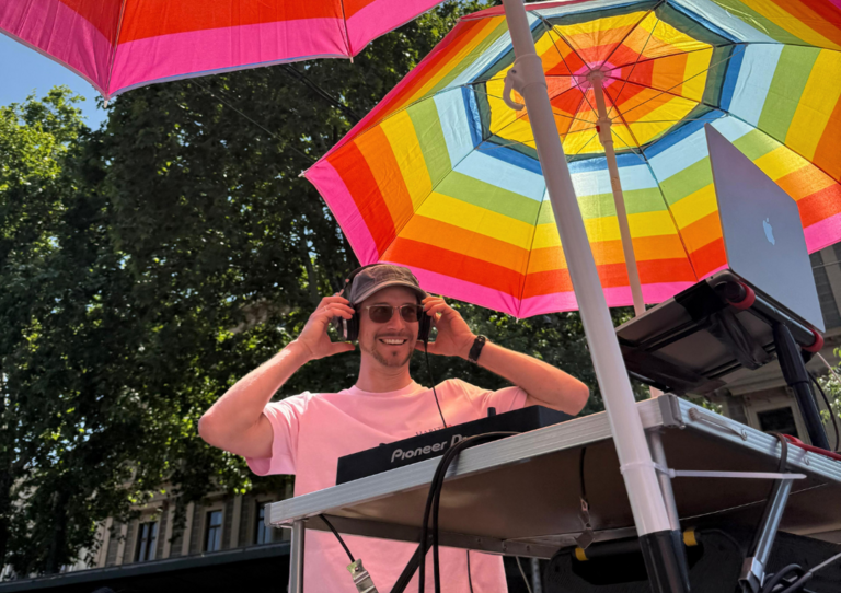 Unser HABIT Kollege Florian Lackinger sorgte als DJ für beste Musik und Laune Unser HABIT Kollege Florian Lackinger sorgte als DJ für beste Musik und Laune