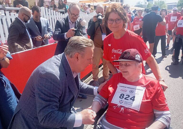Vienna City Marathon 2026: Kolleg:innen und Bewohner:innen des HB Pflegekrankenhauses Tokiostraße haben beim Coca-Cola Inclusion Run mitgemacht