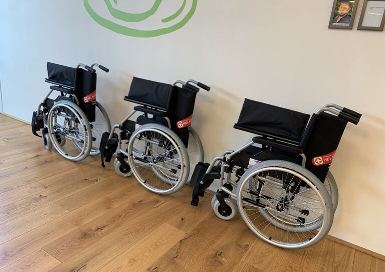 Rollstuhlspende Helnwein