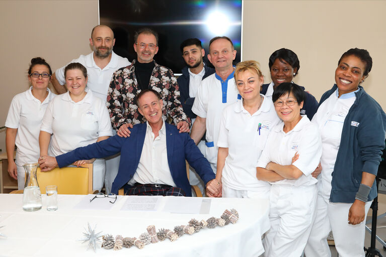 Rene Rumpold mit Mitarbeiterinnen des HB Seeböckgasse