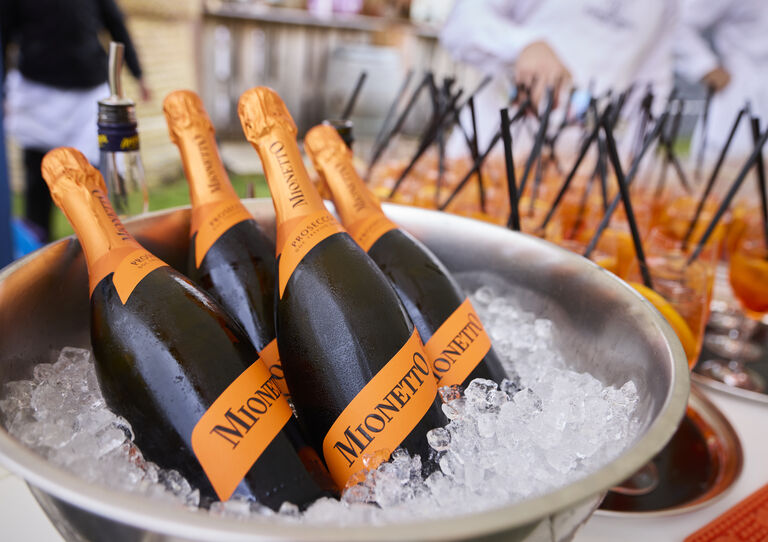 Prosecco und Aperitivo von unserem Sponsor Mionetto Prosecco und Aperitivo von unserem Sponsor Mionetto