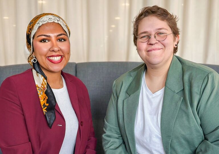 Jasmin Abdelsamad (Diversitäts- und Inklusionsmanagerin im HB) und Katharina Schöll-Laussermayer (Vertrauensstelle Diversität und Antidiskriminierung bei HABIT) Jasmin Abdelsamad (Diversitäts- und Inklusionsmanagerin im HB) und Katharina Schöll-Laussermayer (Vertrauensstelle Diversität und Antidiskriminierung bei HABIT)