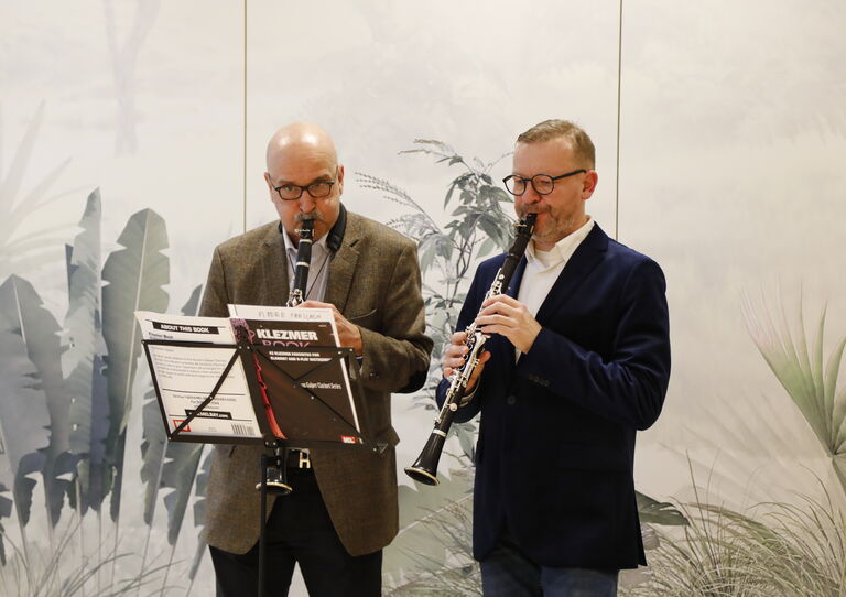 Ein herzliches Dankeschön an die Musiker Maciej Golebiowski und Ernst Potuzek Klezmer, die ehrenamtlich für einen wunderbaren musikalischen Rahmen gesorgt haben