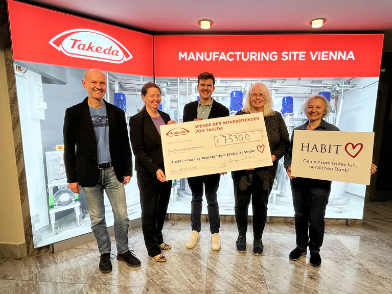 Feierliche Übergabe des Spendenbetrags Mitte Januar an das Team von HABIT.