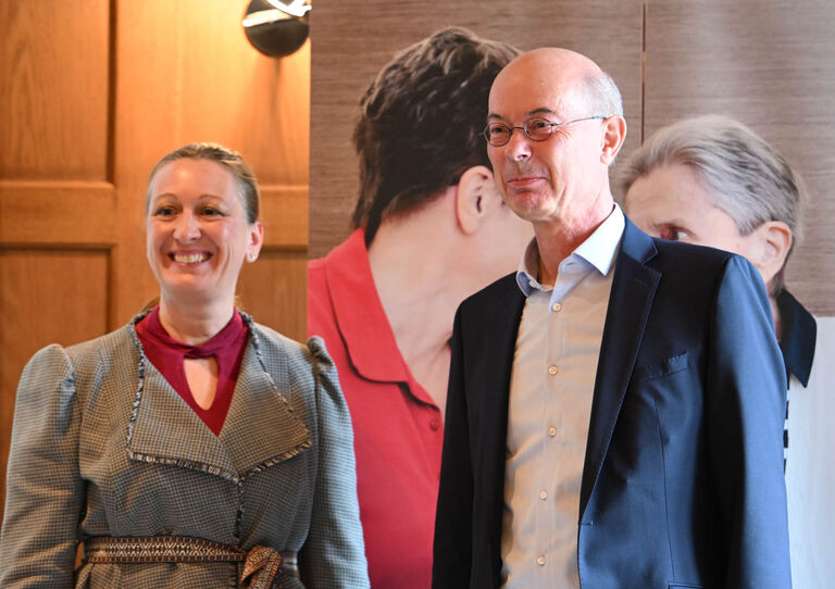 Anette Jelen-Csokay (Chief Digital Officer im HB) mit Günther Schiendl (Präsident Gesellschaft für Zukunftssicherung und Altersvorsorge – Denkwerkstatt St. Lambrecht) beim DenkForum St. Lambrecht am 7. Mai 2026 Anette Jelen-Csokay (Chief Digital Officer im HB) mit Günther Schiendl (Präsident Gesellschaft für Zukunftssicherung und Altersvorsorge – Denkwerkstatt St. Lambrecht) beim DenkForum St. Lambrecht am 7. Mai 2026
