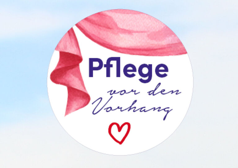 Das Logo der Serie "Pflege vor den Vorhang".