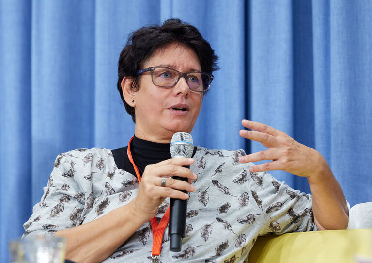 Claudia Reisinger (HABIT BTZ Lobenhauerngasse) in der Diskussion