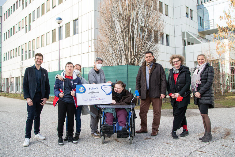 Spendenübergabe der D.A.S. Rechtsschutz AG an das HABIT Tageszentrum ZAB - Zentrum für Arbeit und Begegnung. 