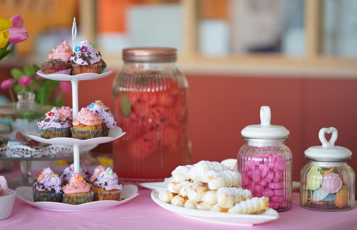 Aufnahme von Cupcakes und anderen Süßigkeiten im Rahmen des Festes "Sweet Dreams"