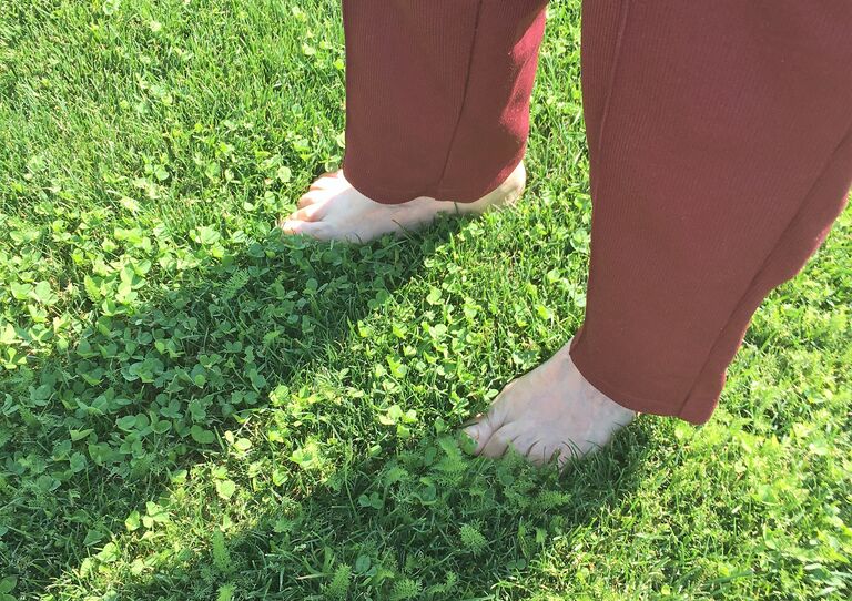 Barfuß durchs Gras