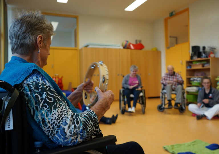 Bewohner*innen treffen Kinder aus dem Betriebskindergarten