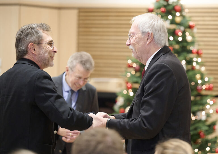 Josef Grünwidl (ernannter Erzbischof von Wien) mit Thomas Böck (Collegialität Privatstiftung) bei der Eröffnung von Hospiz Camillus am 10.12.2025 Josef Grünwidl (ernannter Erzbischof von Wien) mit Thomas Böck (Collegialität Privatstiftung) bei der Eröffnung von Hospiz Camillus am 10.12.2025
