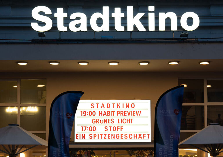 Kinoabend mit #teamHABIT & Friends: Dokumentarfilm "Grünes Licht" Kinoabend mit #teamHABIT & Friends: Dokumentarfilm "Grünes Licht"