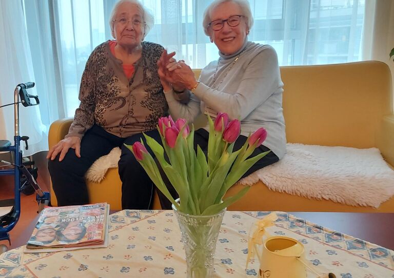 Frau O. ist ehrenamtliche Mitarbeiterin im Haus der Barmherzigkeit Frau O. ist ehrenamtliche Mitarbeiterin im Haus der Barmherzigkeit
