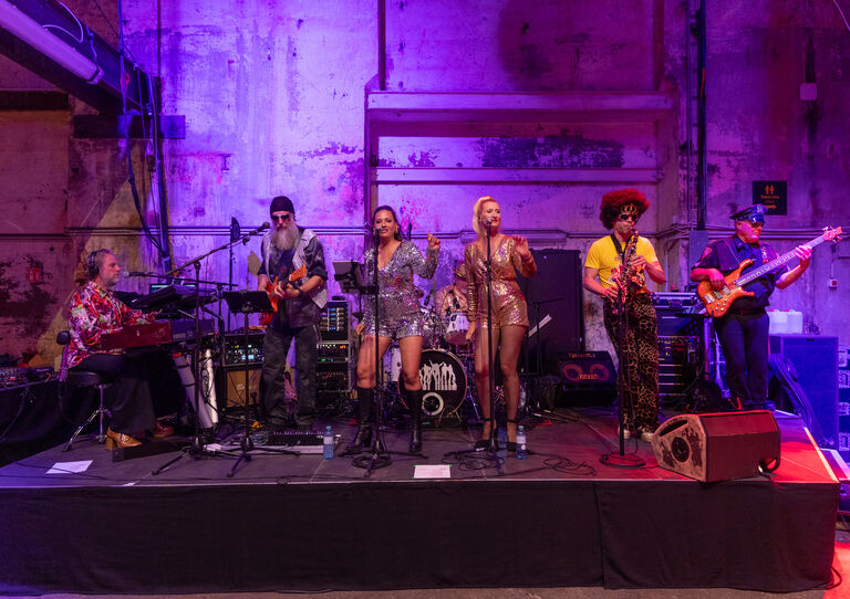 Foto: Richard Tanzer Disco Fever im Haus der Barmherzigkeit