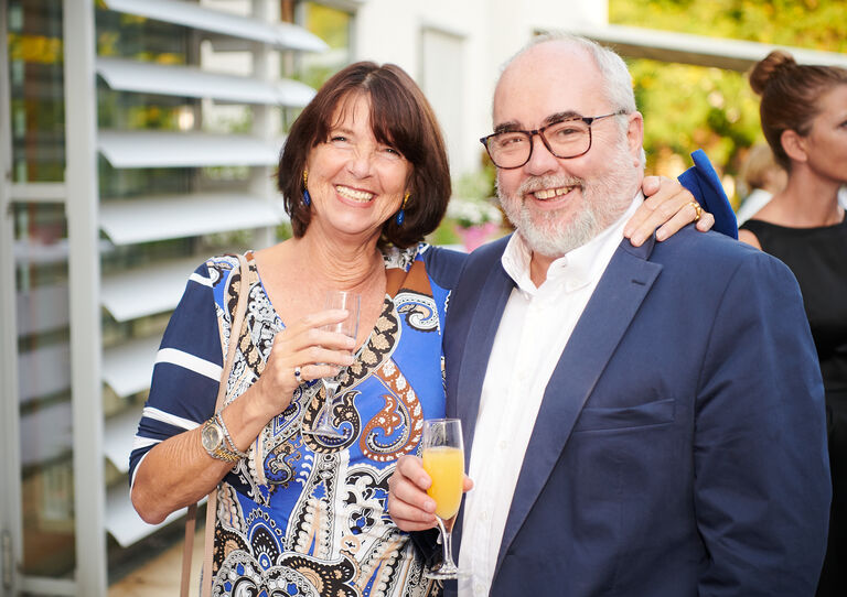 Zwei Großspender*innen