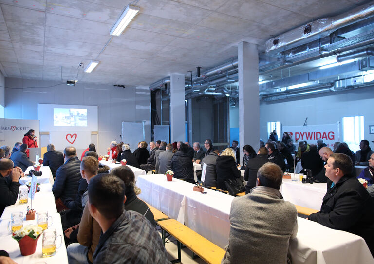 Stadtheim feiert Dachgleiche