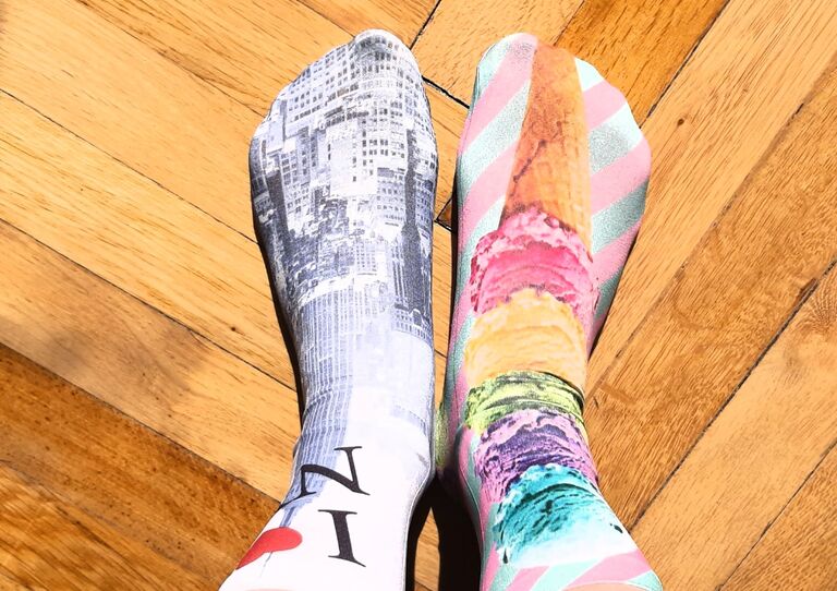 Bunte Socken zum Welt-Down Syndrom-Tag